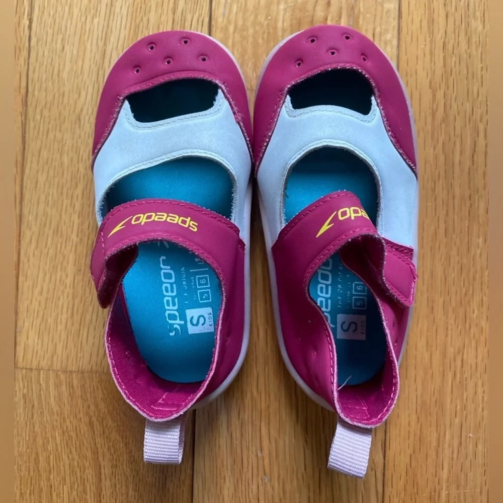4 four pairs of girls' shoes Sizes 5”